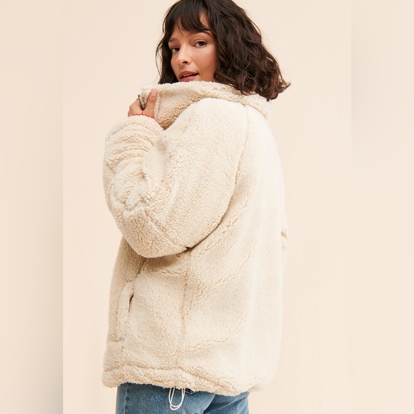 Raya Cozy Coat - Picture 3 of 9